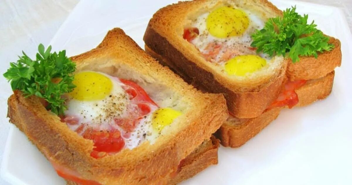Завтраки рецепты хлеб. Горячие бутерброды. Горячие бутерброды с яйцом. Горячий бутерброд с яйцом. Бутерброд с яйцом и колбасой.