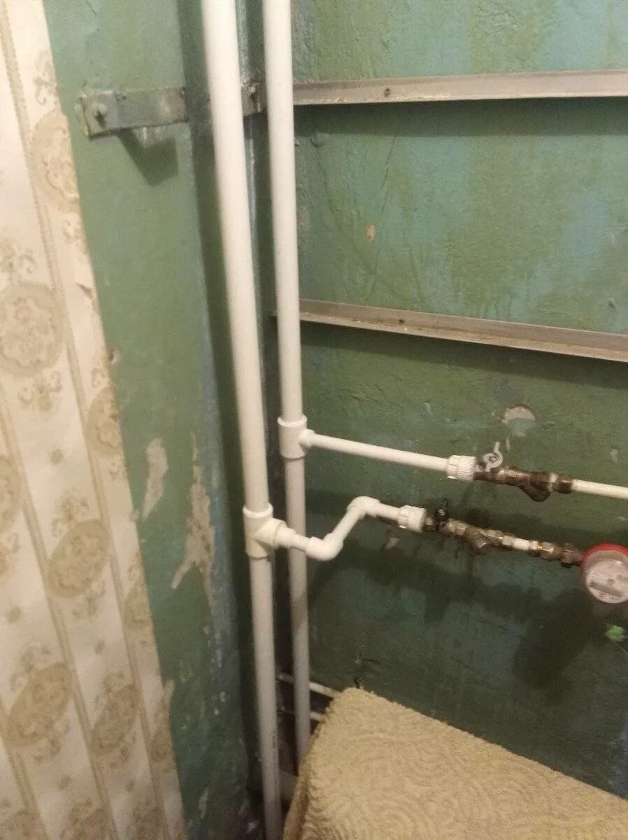 Старый водопровод в квартире. Водопровод в квартире. Замена стояка холодного водоснабжения. Замена стояка холодного водоснабжения. Разводка водопроводных труб в ванной.