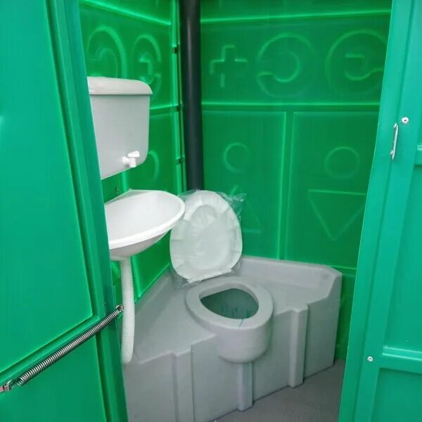 Bio toilet in the park voyeurzona. Био туалеты унитазы для дачи. Биотуалеты для дачи электрический. Биотуалет для пляжа. Туалетная кабина (биокабина) стандарт плюс.