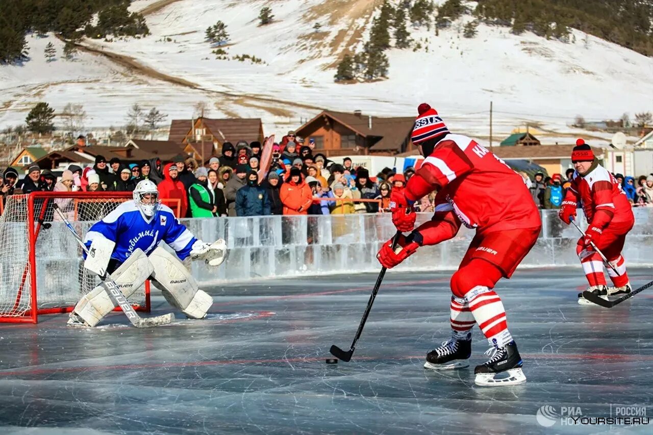 Байкал хоккей. Хоккей на озере Байкал. Хоккей на льду Байкала. Хоккей с мячом. Хоккейный матч на Байкале.