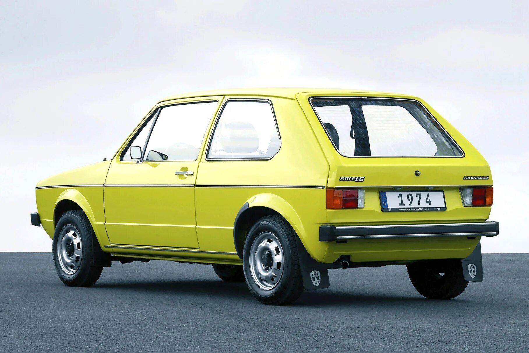 Volkswagen гольф 1. Volkswagen golf 1 поколение. Volkswagen golf gti 1976. Фольксваген гольф 1покаление. Фольксваген гольф 1 поколение.