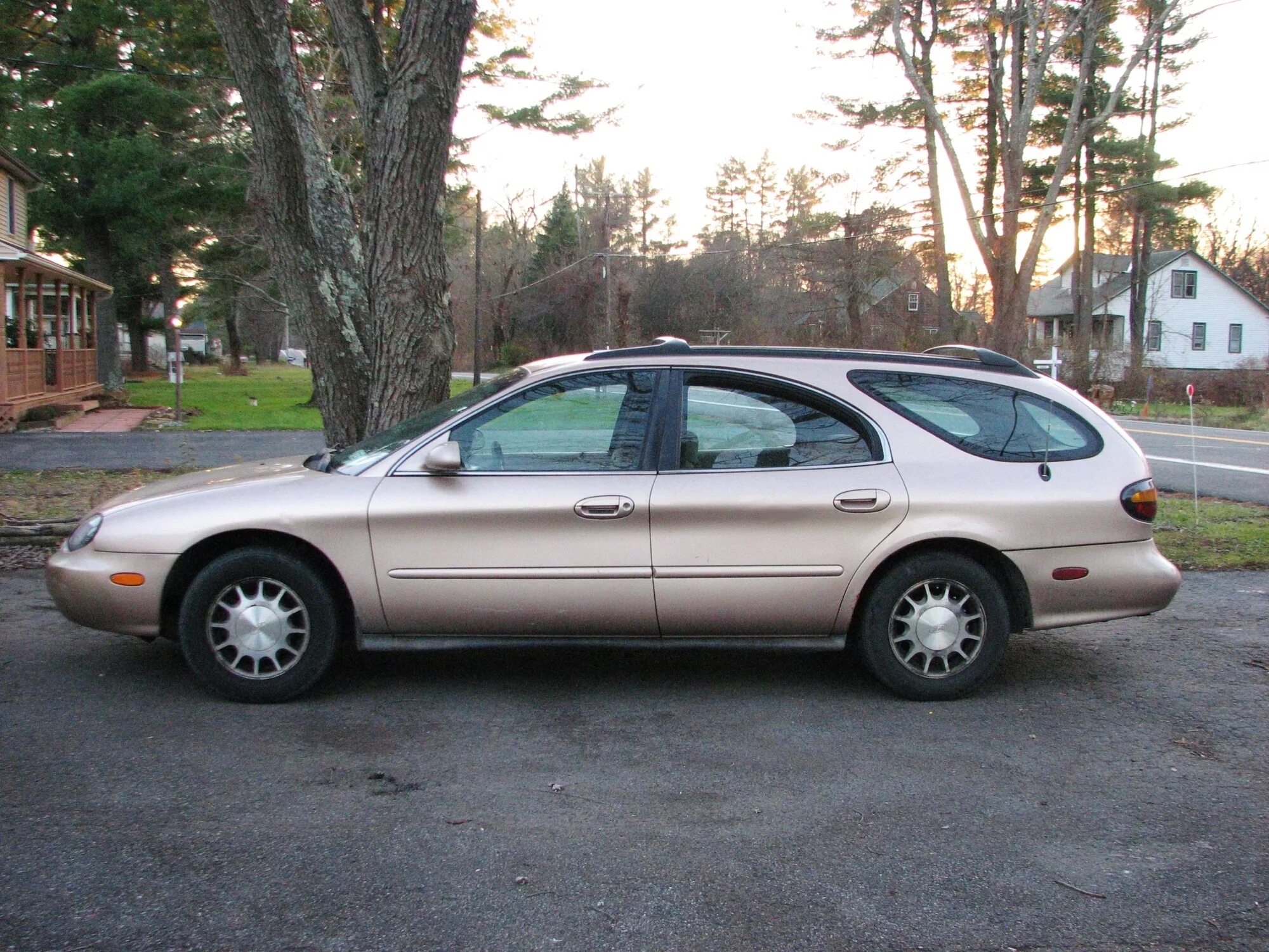 Купить форд таурус. Форд Таурус 3 поколения. Ford Taurus 2000. Форд Таурус 1 поколения. Форд Таурус универсал 3 поколение.