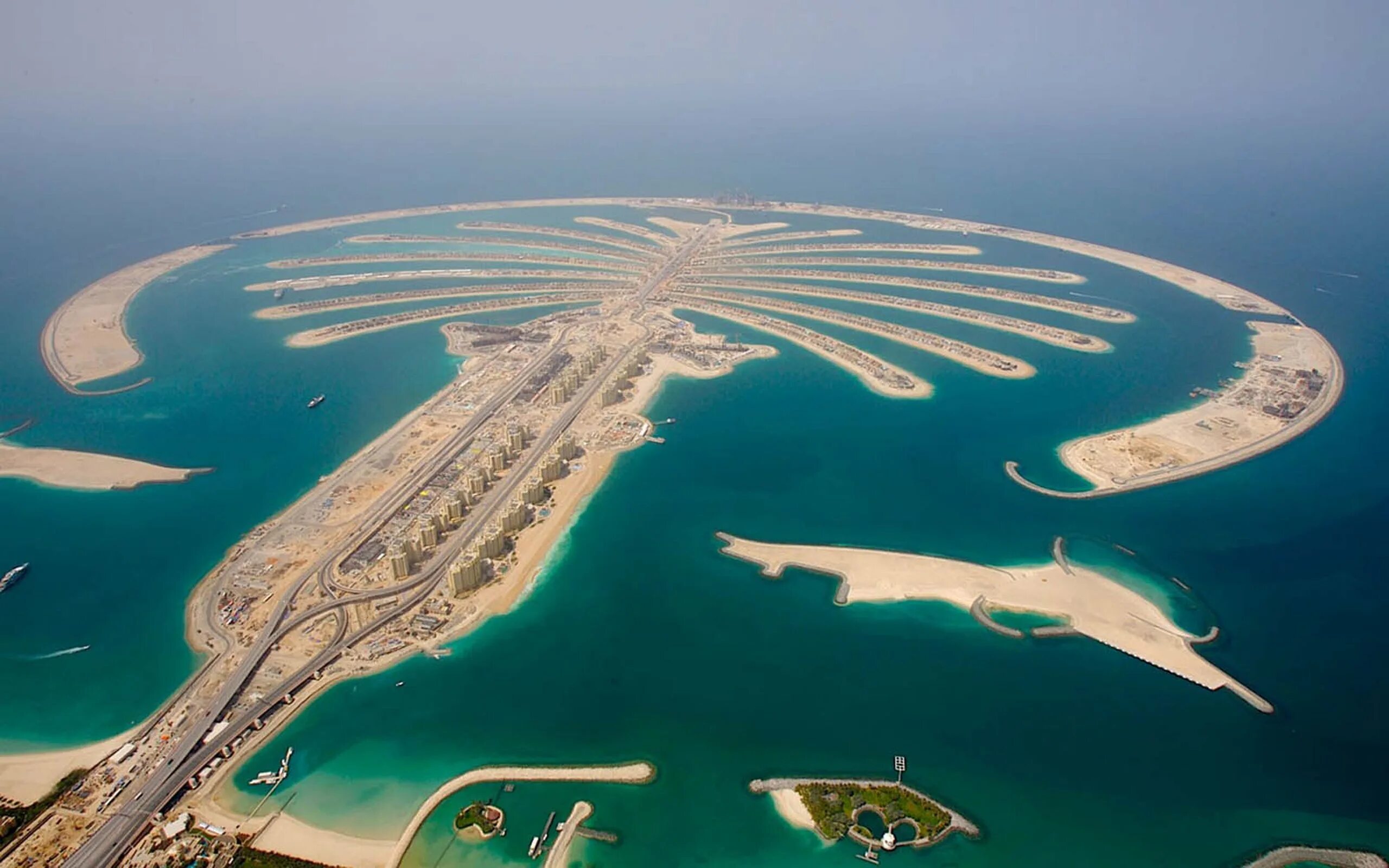 Дубай страна материк. Дубай остров Пальма Джумейра. Искусственный остров Пальма Джумейра. Дубай искусственные остров Джумейра. Искусственный остров Пальма Джумейра в ОАЭ.