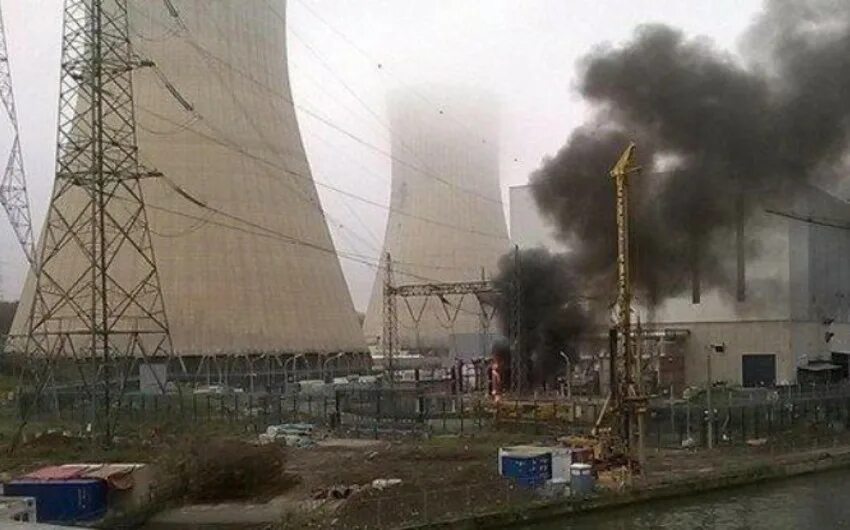 Случаи взрывов аэс. ОЯБИН на АЭС. АЭС Тианж Бельгия. Пожар на АЭС. Пожар на атомной станции.