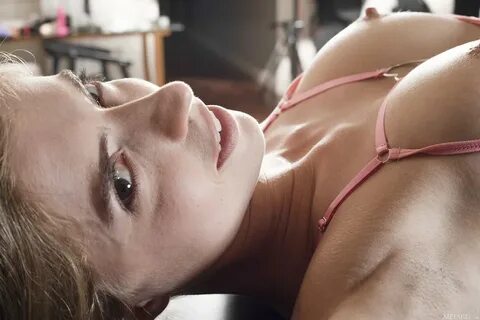 Emelie.pap nude.