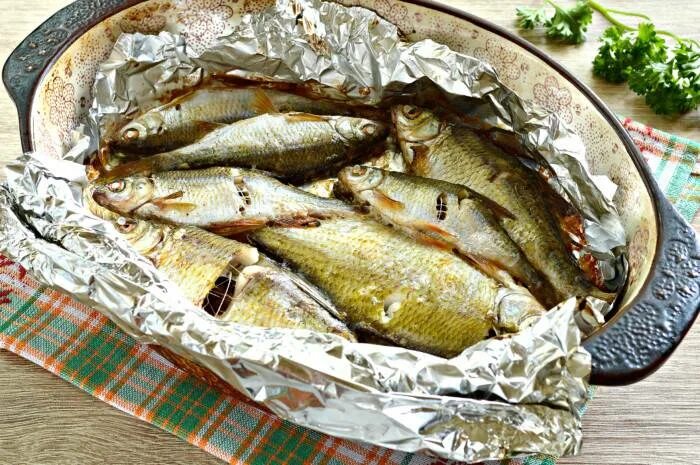 Карп в духовке. Как сварить речную рыбу. Речная рыба в духовке в фольге. Окунь речной и морской. Как сварить речную рыбу.