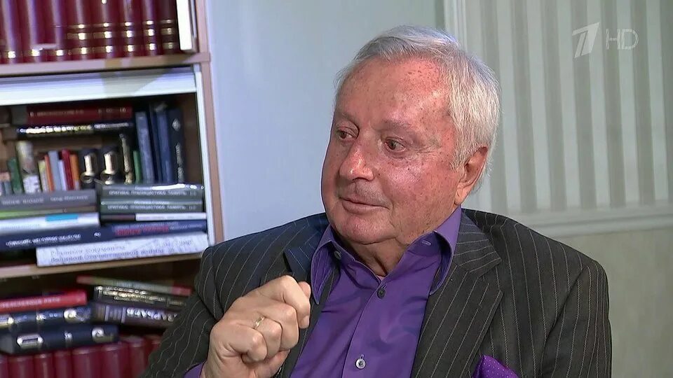 заслуженный журналист российской федерации. почетное звание заслуженный артист российской федерации. заслуженный журналист. тележурналисты известные россии. заслуженный журналист.