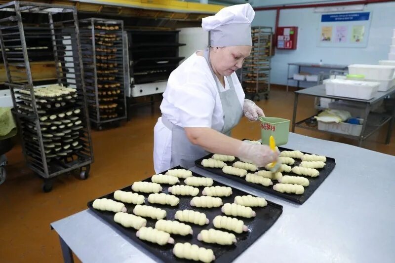 Комбинат школьного питания улан-удэ. Улан удэ школьный комбинат. Комсомольская 3а улан-удэ. Комбинат школьного питания города улан удэ нужны ли повара. Комбинат школы питания улан удэ улица.