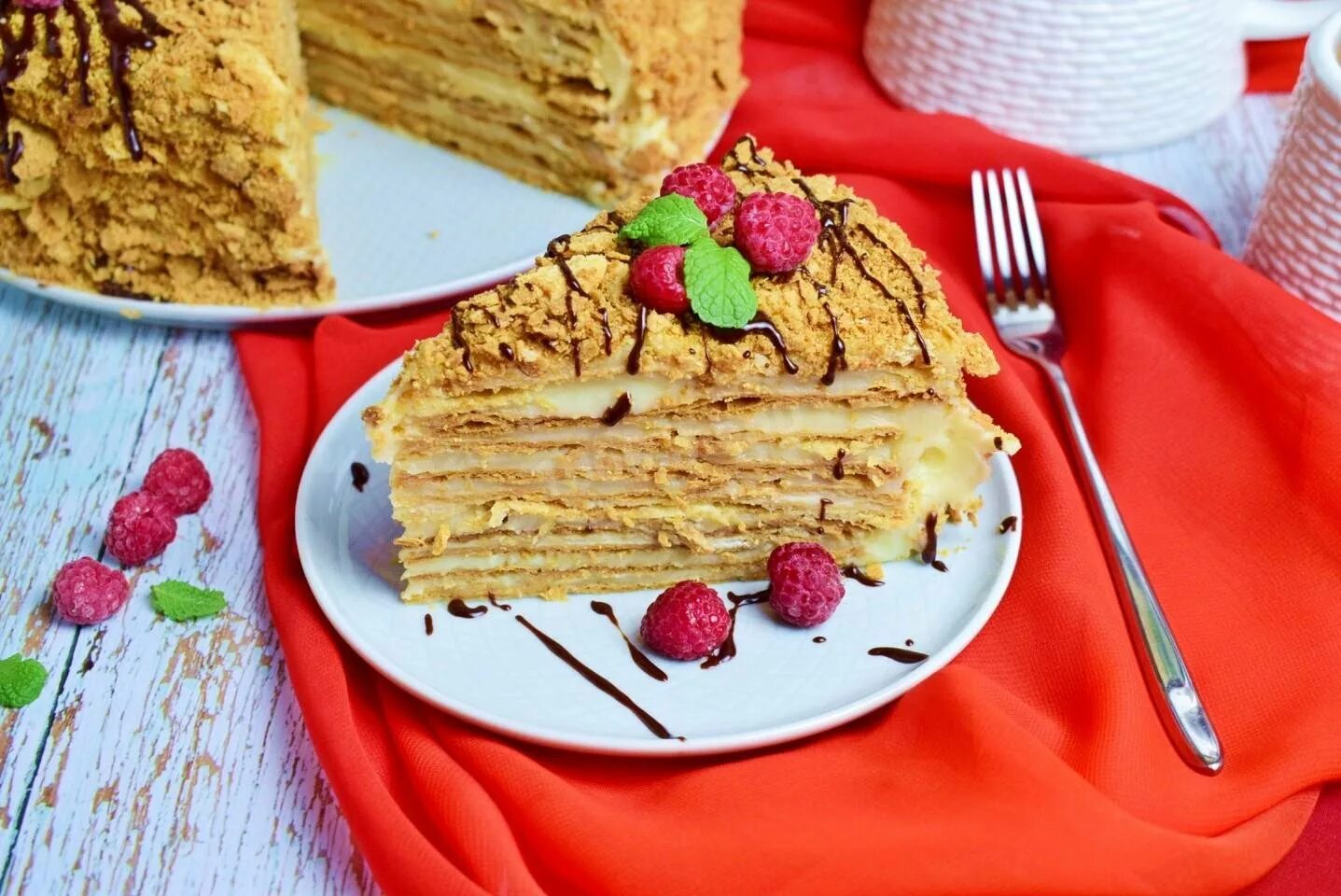 Торт наполеон. Наполеон советских времен. Торт наполеон ссср. Пирожное наполеон советское. Классический слоеный наполеон.