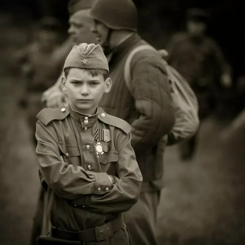 Мальчик вов. Сын полка 1941-1945. 1941 Сын полка. Витя Жайворонок сын полка. Юный разведчик Виктор Жайворонок
