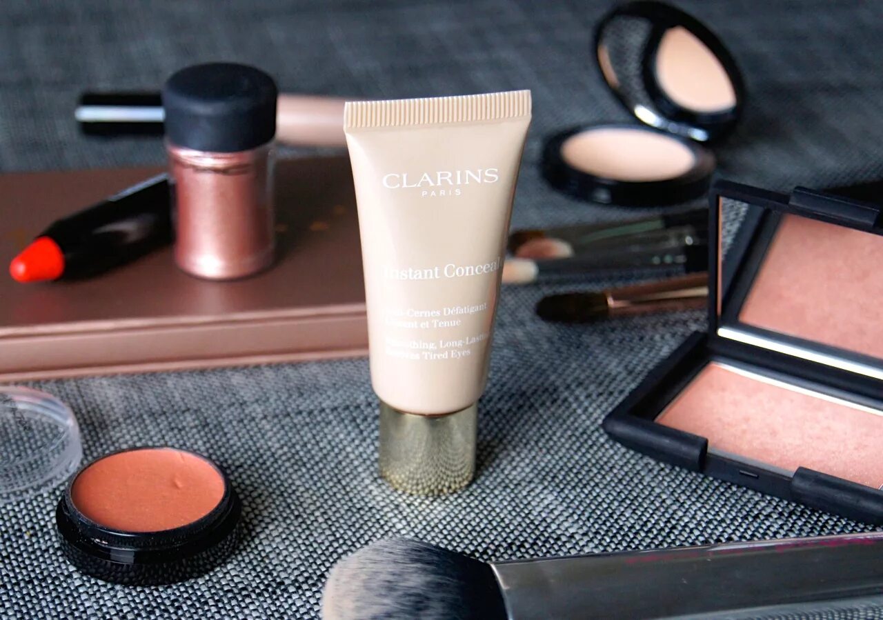 Clarins instant concealer 01. Консилер кларанс 01. свотч консилер кларанс. clarins instant concealer swatches.