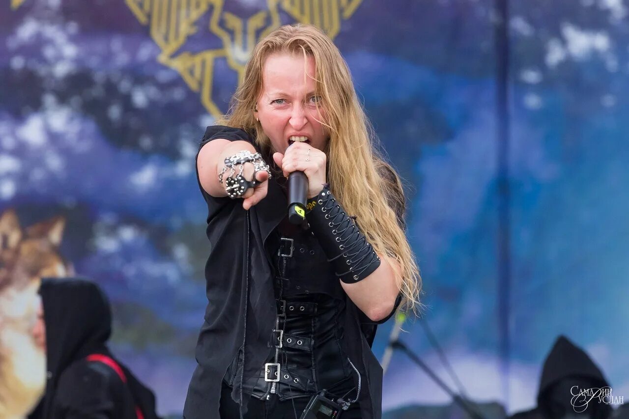 Фанат морфея 4. Стрела морфея группа. стрела морфея барабанщик. рок над вяткой. стрела морфея концерт легионер.