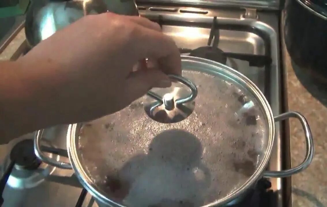 Как сварить гречневую кашу размазню на воде. Как сварить гречку на воде в кастрюле. гречку варить в холодной или кипящей воде. как готовить гречку на воде в кастрюле.