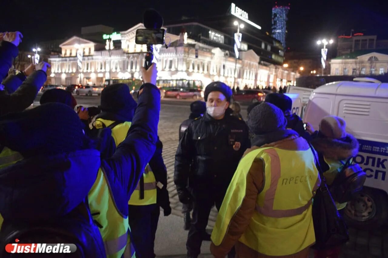 Картина дня главные новости россии сми 2. Закрытие СМИ. Москва сейчас. Новости Москвы. Массовое фото.