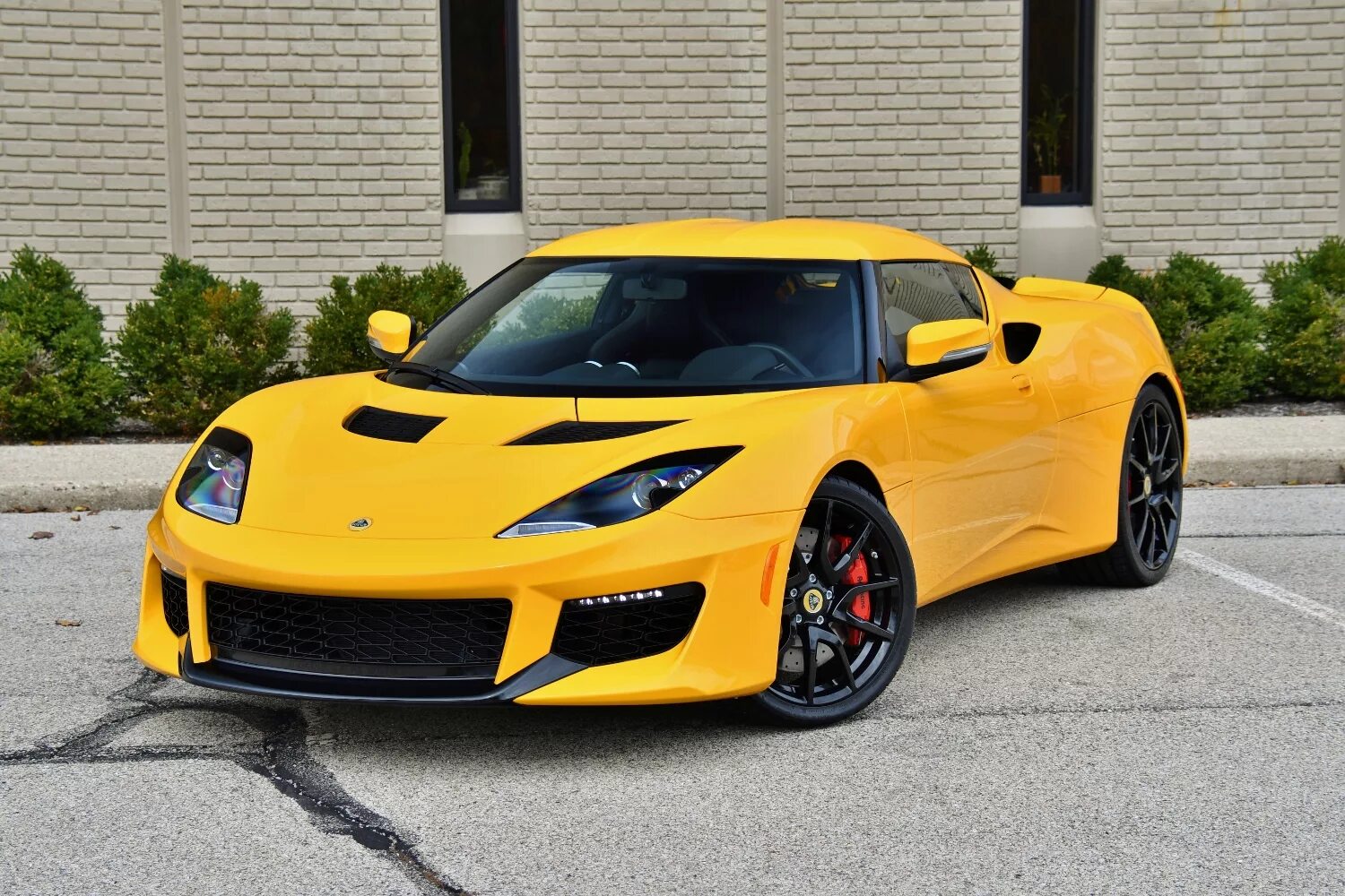 Включи желтую машину. Lotus Evora. Lotus Evora 2021. Lotus Evora, 2021 желтая. Lotus Evora gt410.