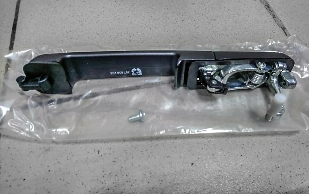 ручка дверная пассат b3. ручка passat b3. ручка левая фольксваген пассат в4. ручка дверная пассат b3. ручка левая volkswagen passat b3.