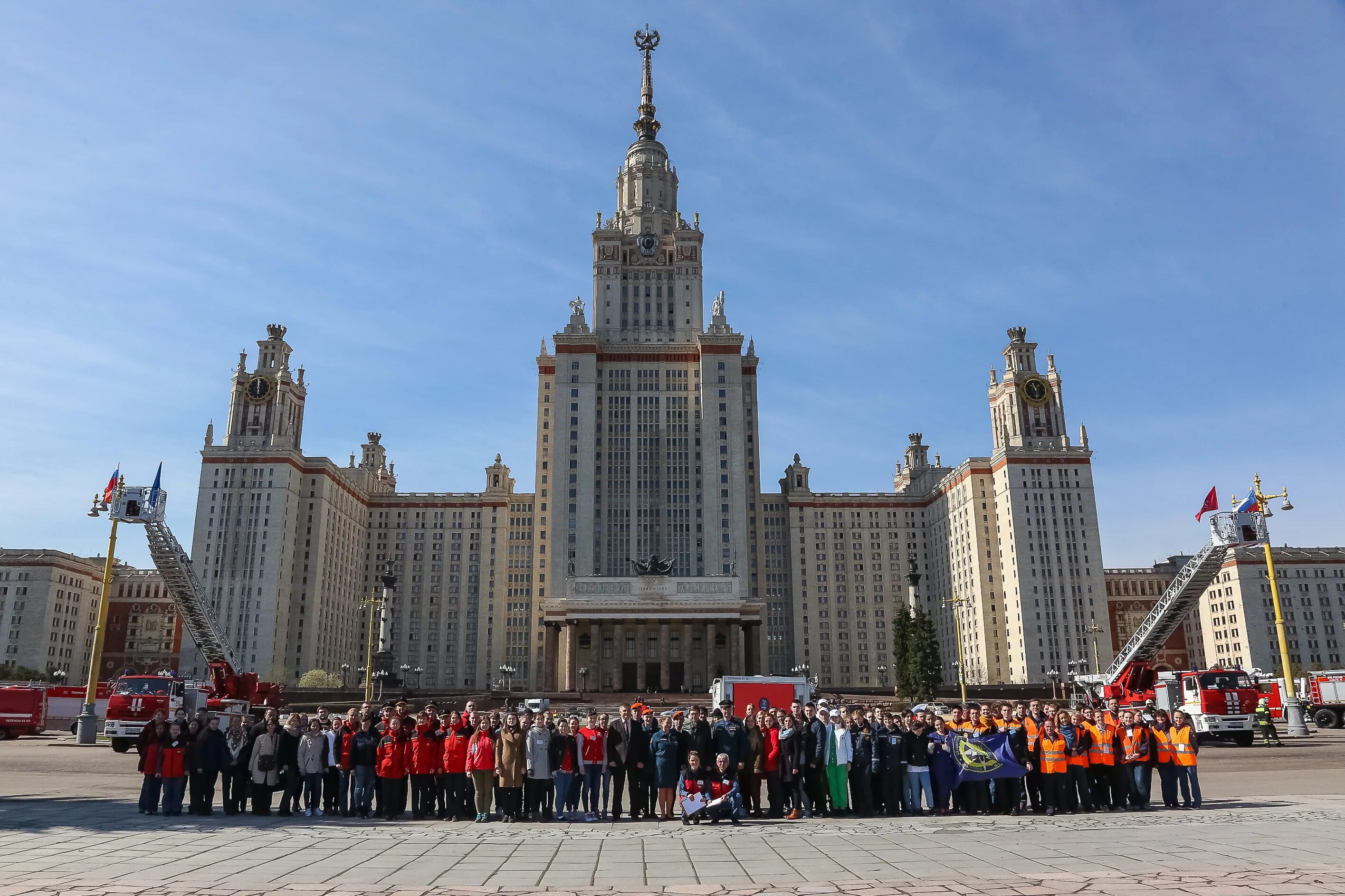 Руководство мгу. Московский государственный университет имени м.в. Ломоносова. Московский государственный университет МЧС. МЧС У МГУ фото.