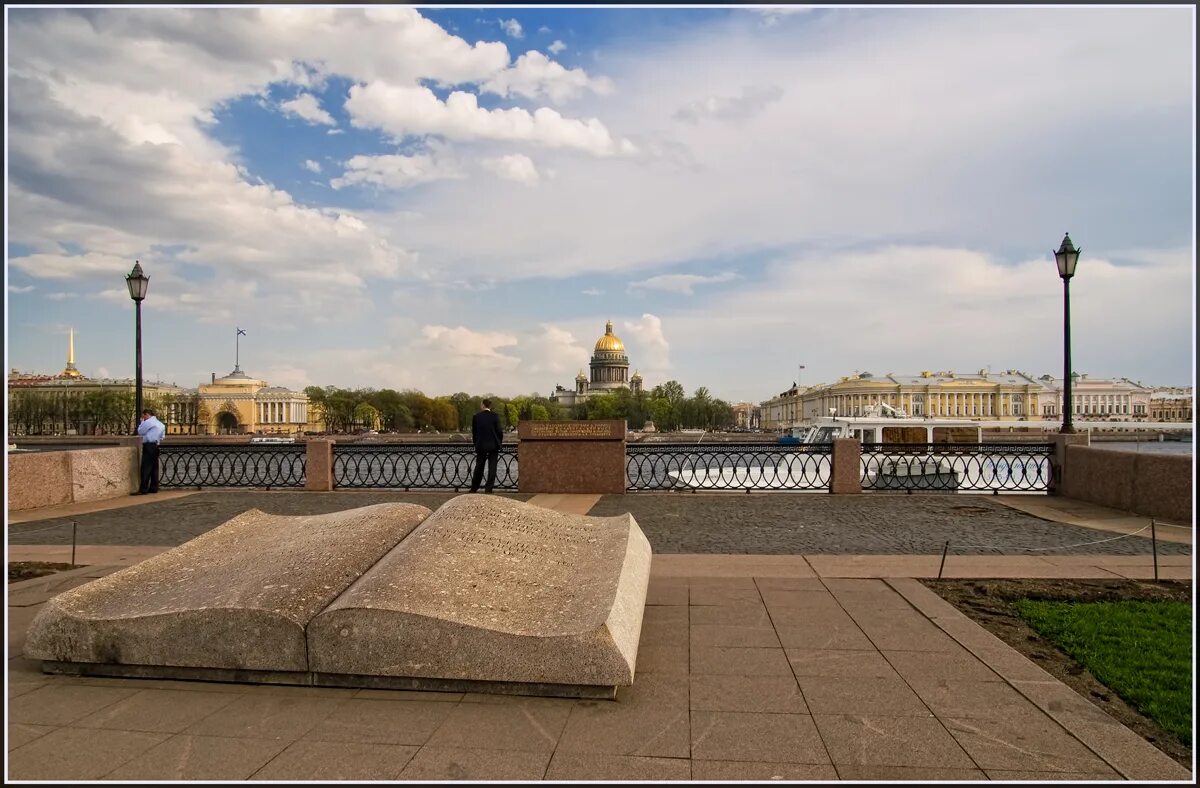 Ростральная колонна стрелки васильевского острова. Гранит петербурга. Стрелка васильевского острова санкт-петербург. Набережная санкт-петербурга гранитная санкт-петербург. Санкт-петербург набережная троицкий мост.