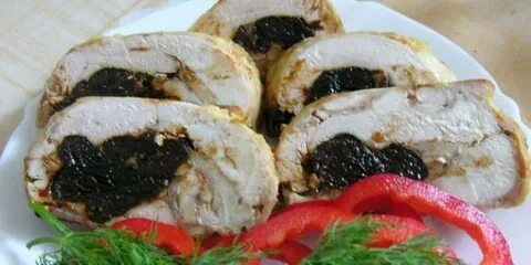Рулет из курицы с черносливом в духовке