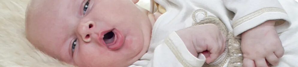 Новорожденный икает. Новорожденный ребенок икает. Новорожденный ребенок икает после кормления грудным молоком. Икота у новорожденного после кормления грудным молоком.