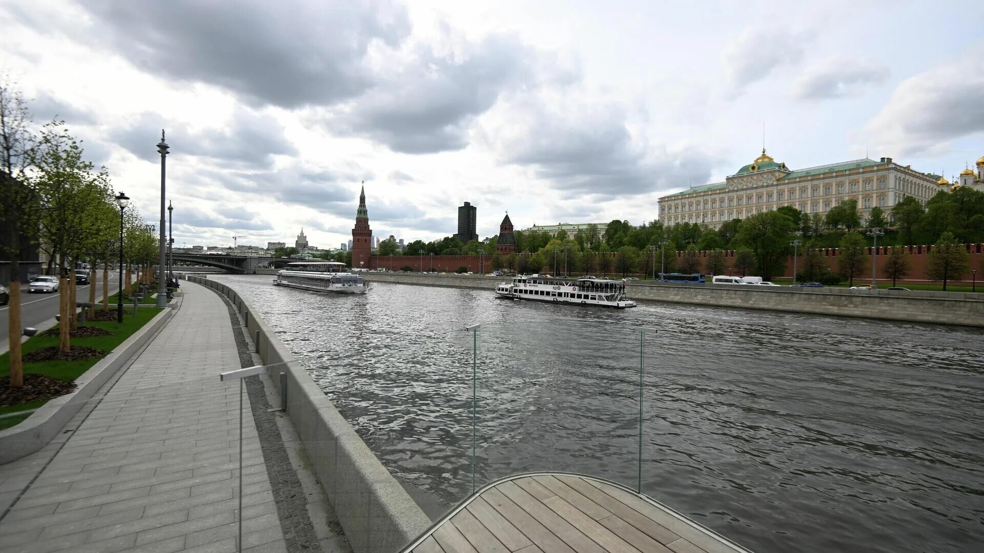 Москва река основная мысль. Софийская набережная Москва. Щербинин набережная Москвы-реки. Золотой остров Софийская набережная. Набережная Москвы реки на Павелецкой.