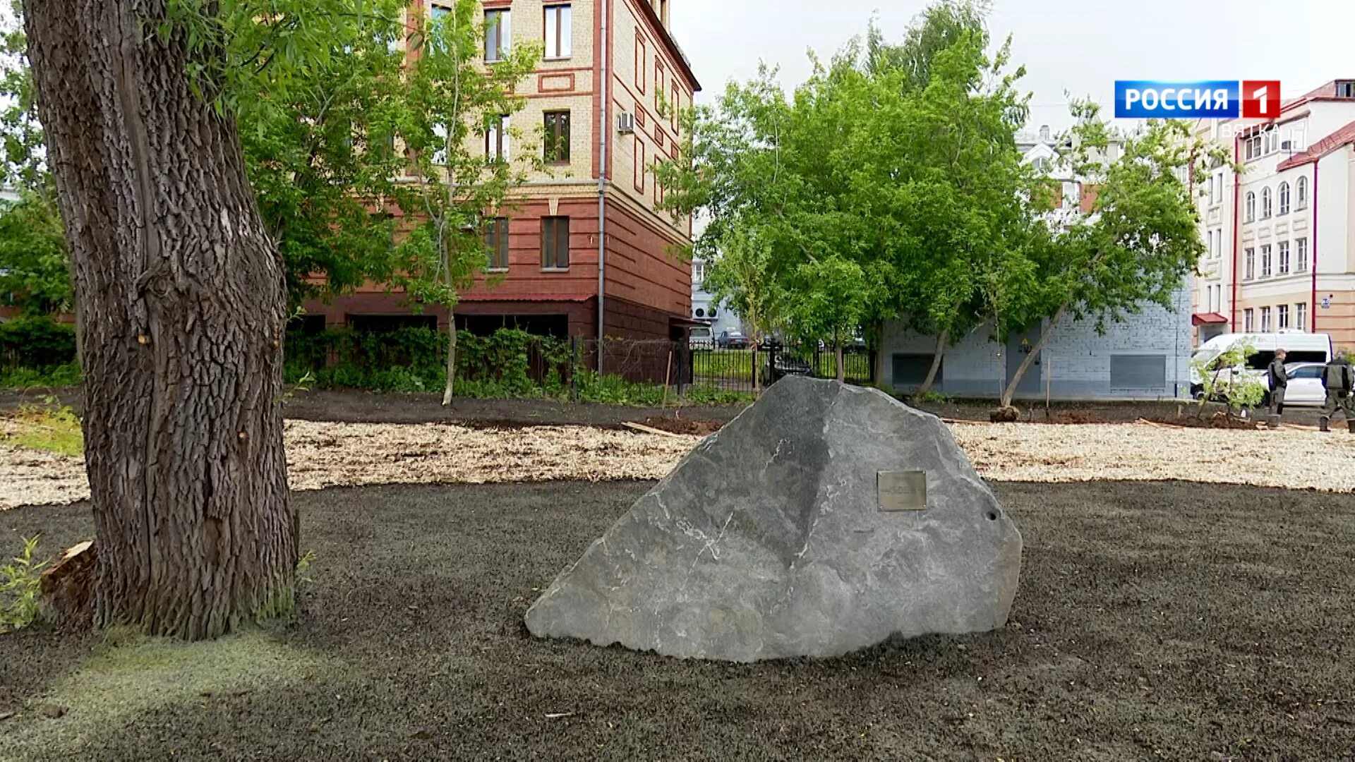 Семеновский сквер иллюзии. Дети заложили аллею. Заложить сквер. Сквер героев донбасса. Семейный сквер в старой кулатке фото.