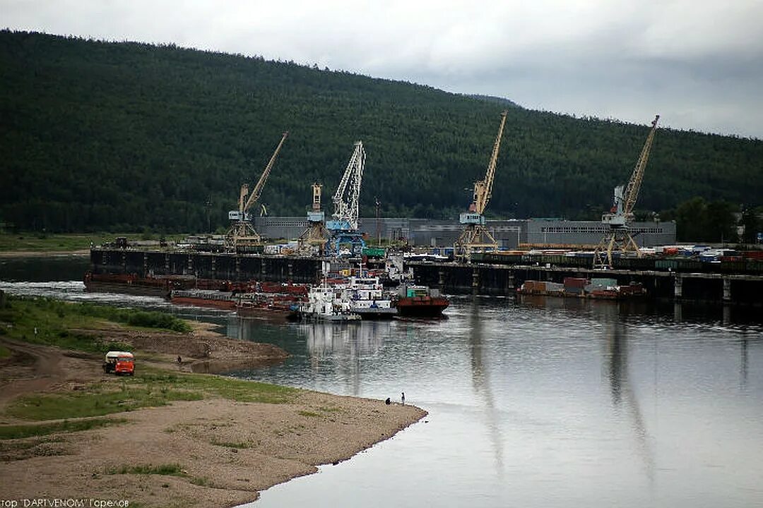 Осетрово Усть-Кут. Осетровский Речной порт Усть-Кут. Речной порт Осетрово Усть Кут. Река Лена Усть Кут.