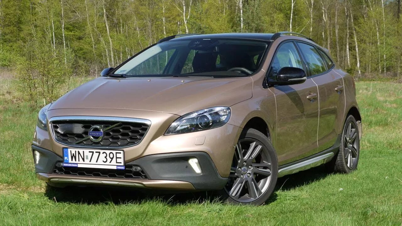Volvo v40 cross country. Вольво v40 cross country 2021. Новый вольво v40 cross country. Volvo v40 cross зеленый. Volvo v40 2014.