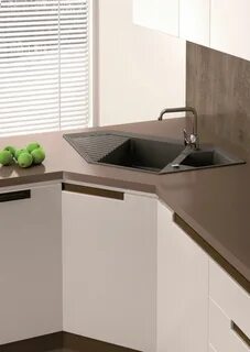 Кухонная раковина в углу