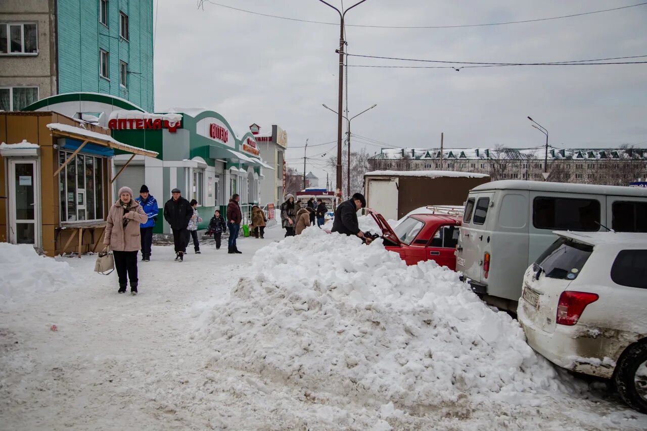 Погода в южно сахалинске в августе. Южно-Сахалинск снег. Южный снег. Снег зимой в Южно Сахалинске. Поселок зима Южно-Сахалинск.