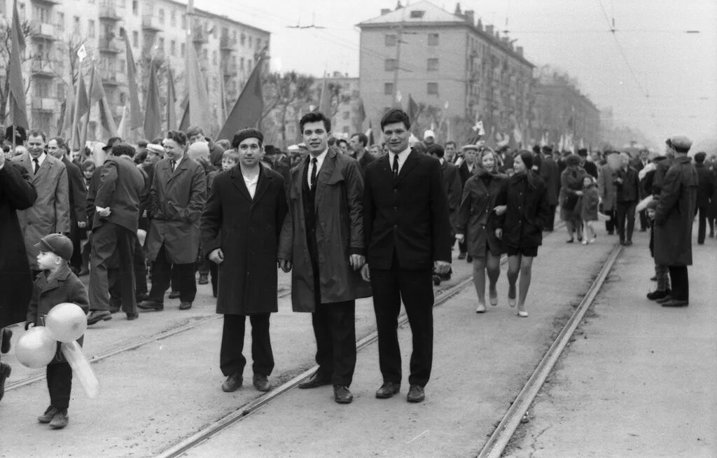 1 мая 1972 года. Первомайская демонстрация 1972 год. Новосибирск 1970. Новосибирск 1970 год. Новосибирск 1990.