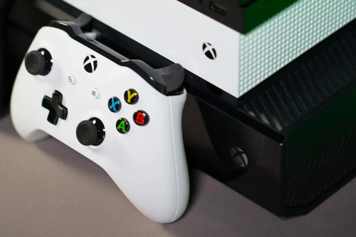Ремонт консолей. Геймпад xbox first generation. приставка xbox 1 поколения. ремонт приставок xbox. разбитый геймпад xbox one.
