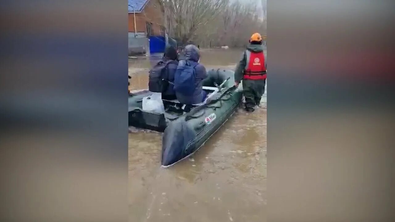 Паводок. Наводнение спасение. Паводок затопило. Затопление Белоомута сегодняшней.