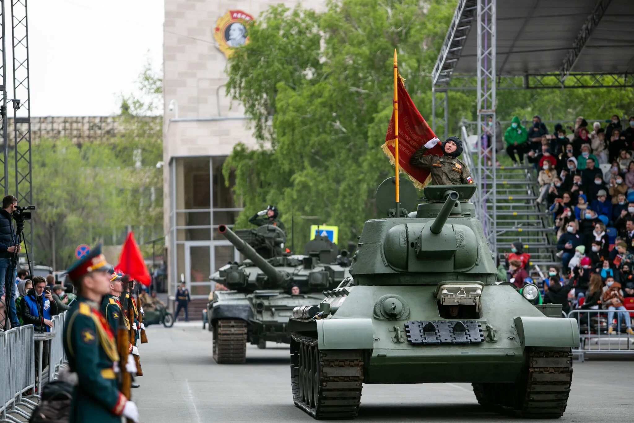 Танк победы т 34. Т-34 на параде победы в москве. Танк т-34 на параде. Подготовка к параду победы 2022 москва. День победы танк.