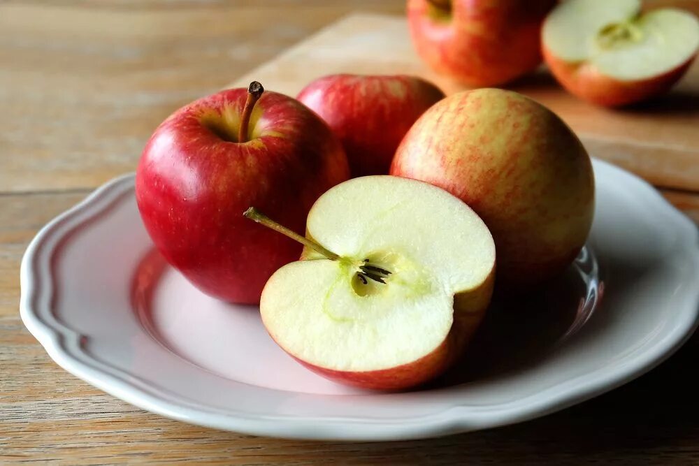 2 яблока. Яблоко натуральное. Кол во в яблоке. Яблочко на здоровье. Качества яблока.