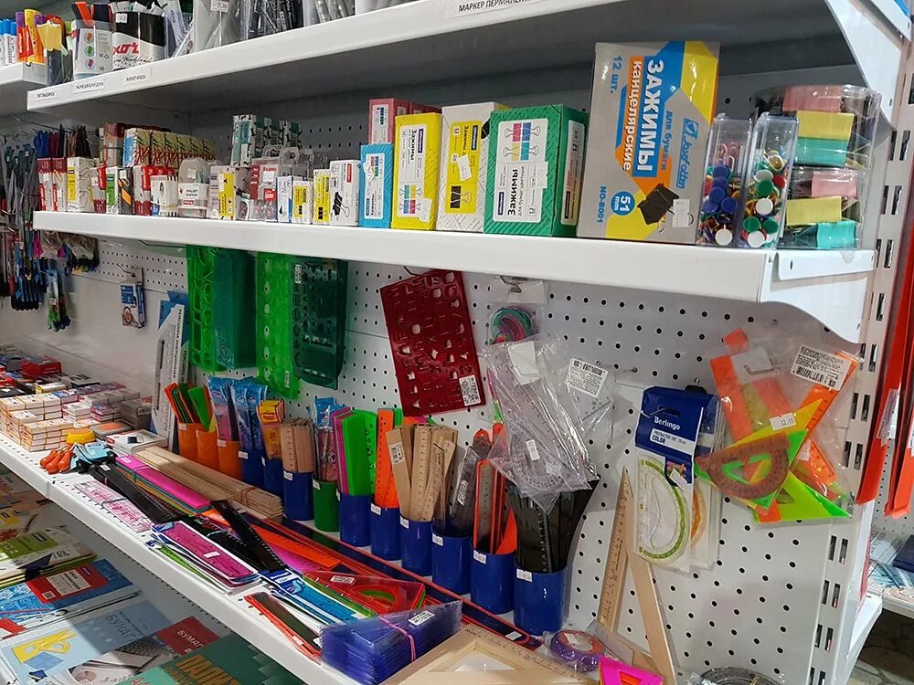 Магазин канцелярии в сургуте. Канцтовары сургут. Мебельный стеллаж для канцтоваров. Роллер магазин канцтоваров. Канцтовары сургут.