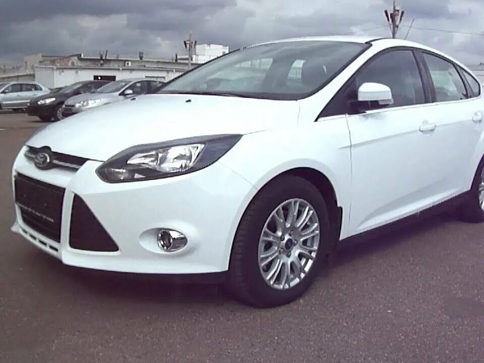 Frozen white. Ford Focus 3 2011. Форд фокус 3 хэтчбек белый. Форд фокус 3 хэтчбек 2013 белый. Форд фокус 3 хэтчбек 2011-2015.