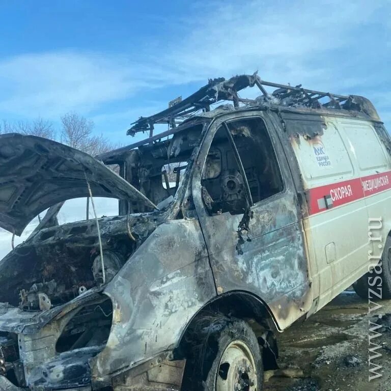 Автомобиль скорой помощи сгорел. Обгоревшая машина скорой. Сгоревшая скорая