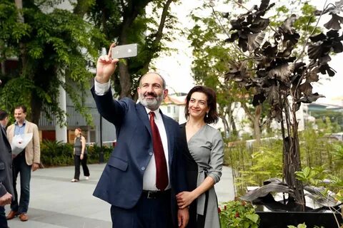 Жена с армянами