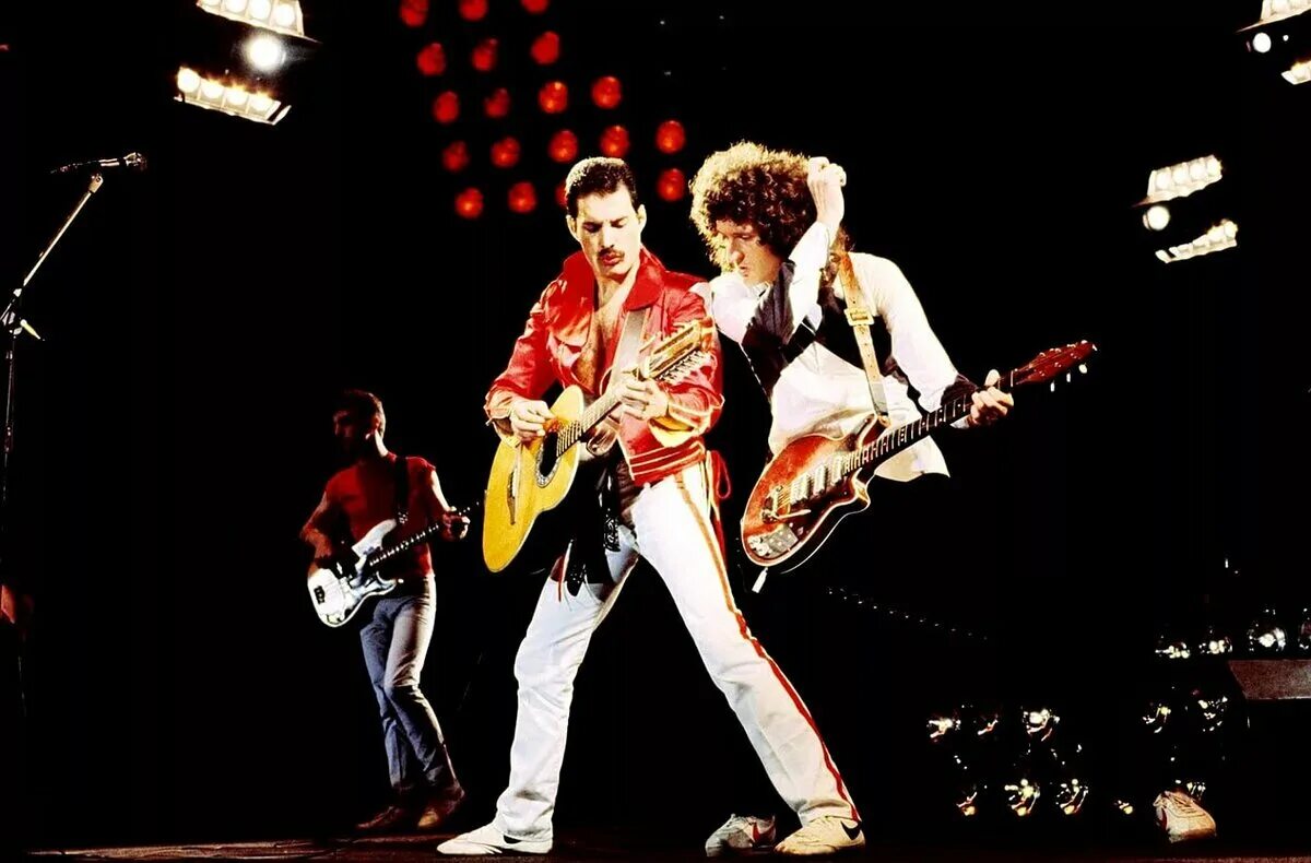 Концерт группы квин. Рок группа Квин. Queen Brian May 1973. Queen 70s Live. Группа Квин 1982 год.