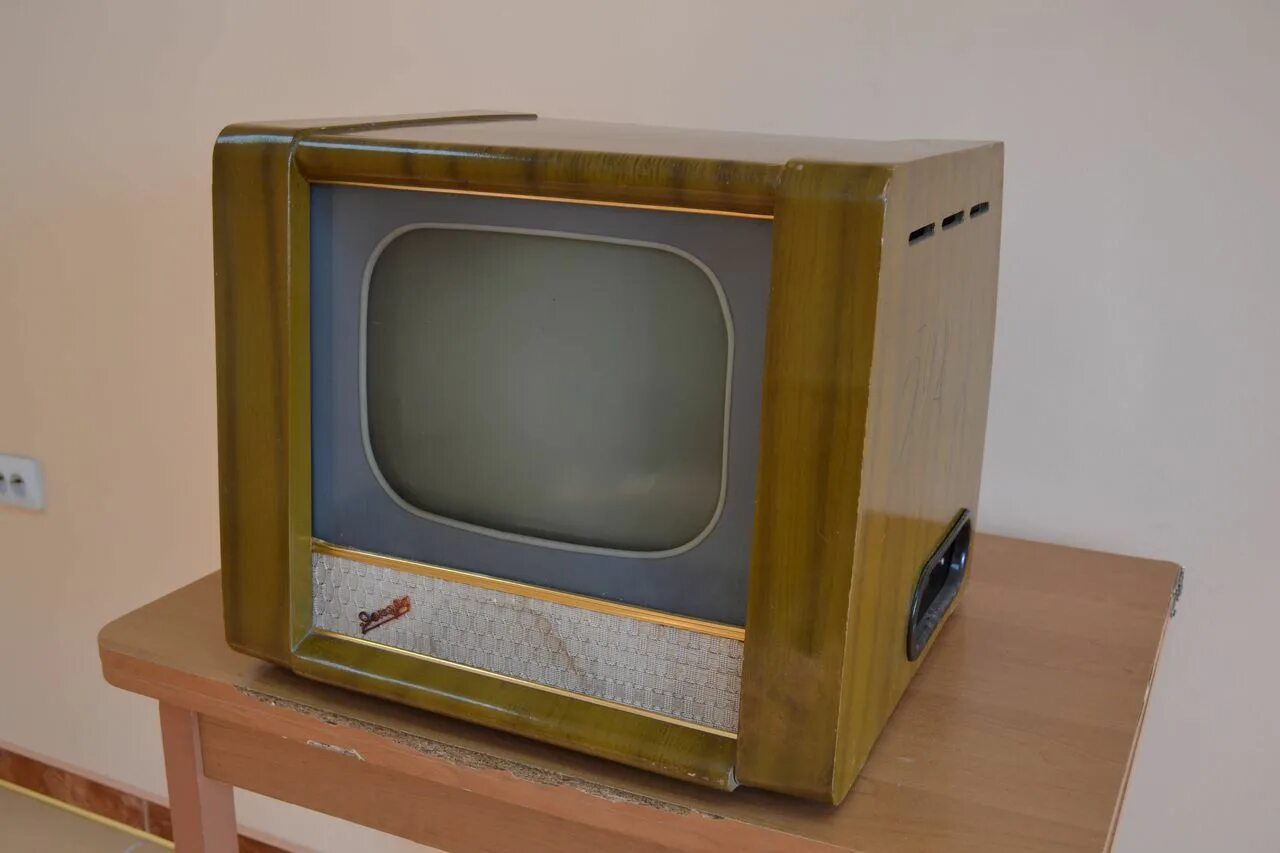 Телевизор рекорд черный. Телевизор Рубин 102. Телевизор СССР Рубин 102. Телевизор рекорд 12. Телевизор рекорд 402.