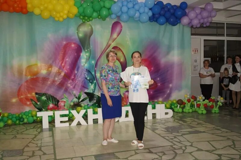 Управление образования сухой лог. Управление образования сухой лог официальный сайт. Сухой лог логотип. Цдт заринск фото здания. Дизайн территории цдт.