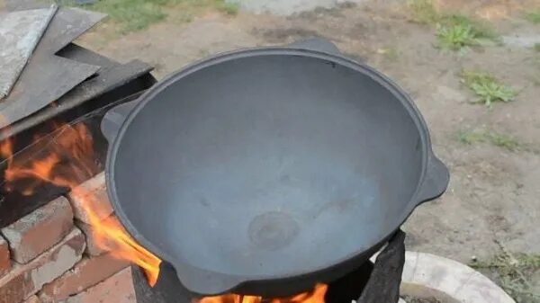 подготовка афганского казана к первому использованию в домашних. как обжигать казан в первый. как обжигать казан в первый. казан чугунный обожженный. как обжигать казан в первый.