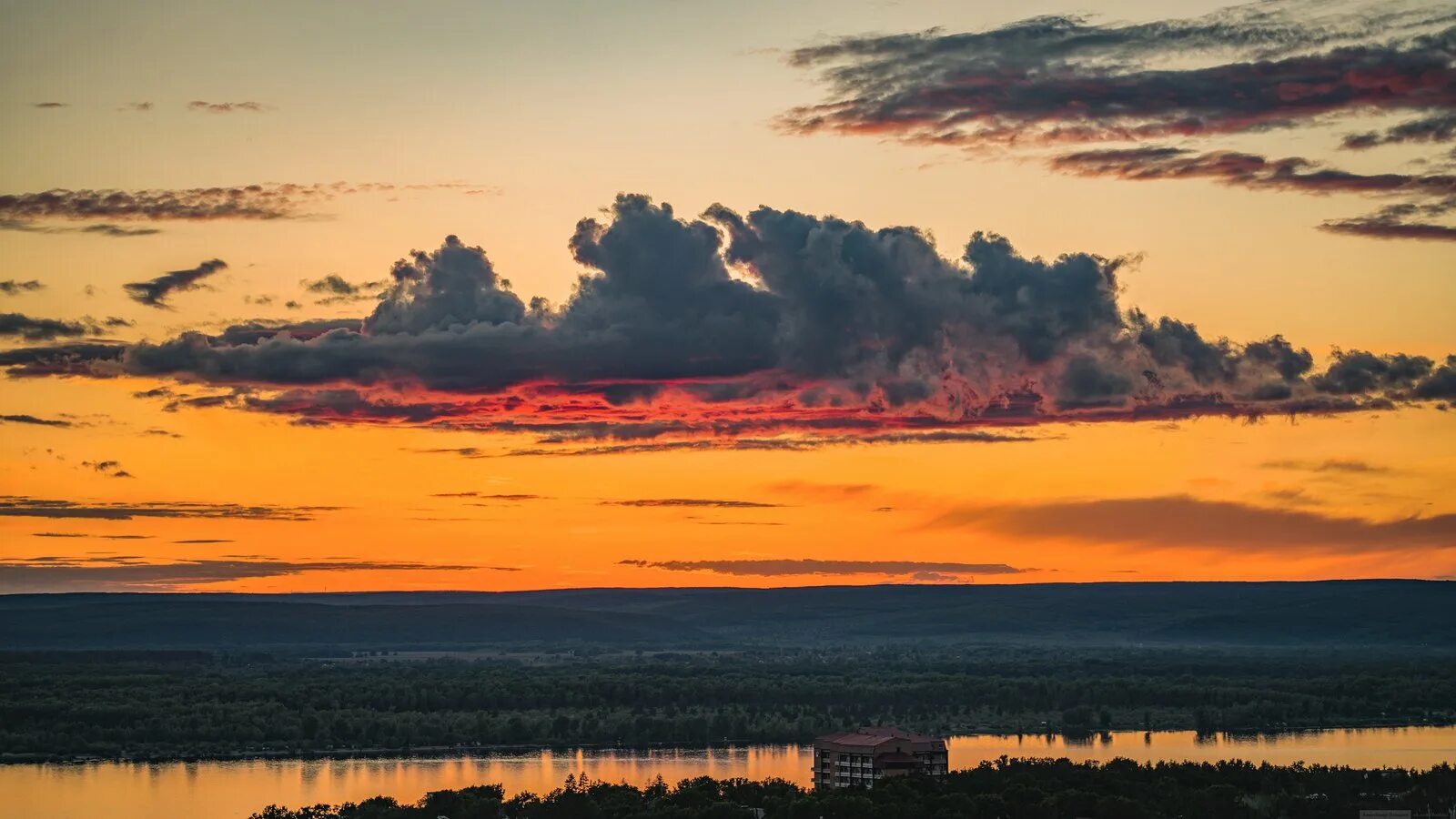 Во сколько рассвет в самаре. Рассвет Самара. Закат в Самаре. Закат на Волге Самара. Красивый закат над Волгой Самарская область.