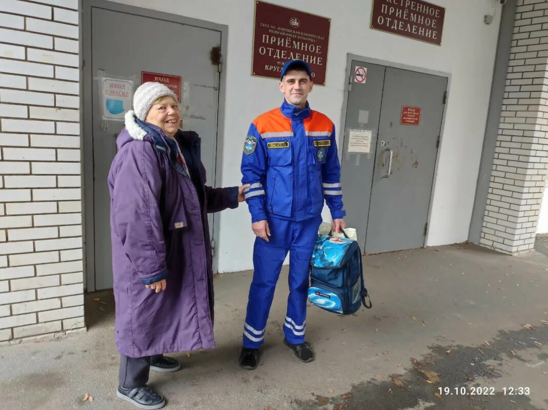 Эвакуация пациентов в Мариуполе. Сильные бабки в Удмуртии. Мариуполь 2022 мертвая бабушка у подъезда.