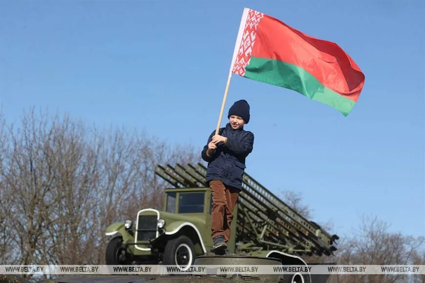 Белоруссия выезд в россию. Курган славы под Минском. Белоруссия Курган славы фото. День Беларуси фото.