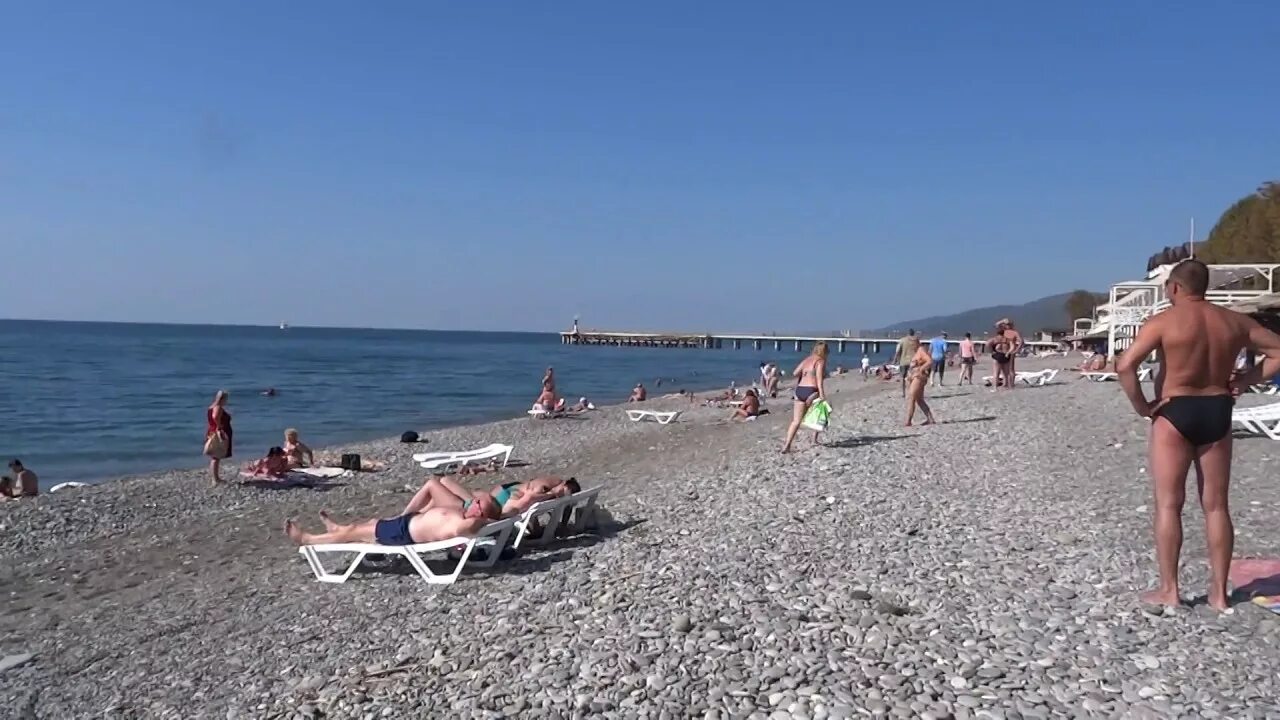 Пляж фламинго в лазаревском 2023. Лазаревское в октябре. Синоптик лазаревское. Пляж янтарь лазаревское. Лазаревское август пляж.