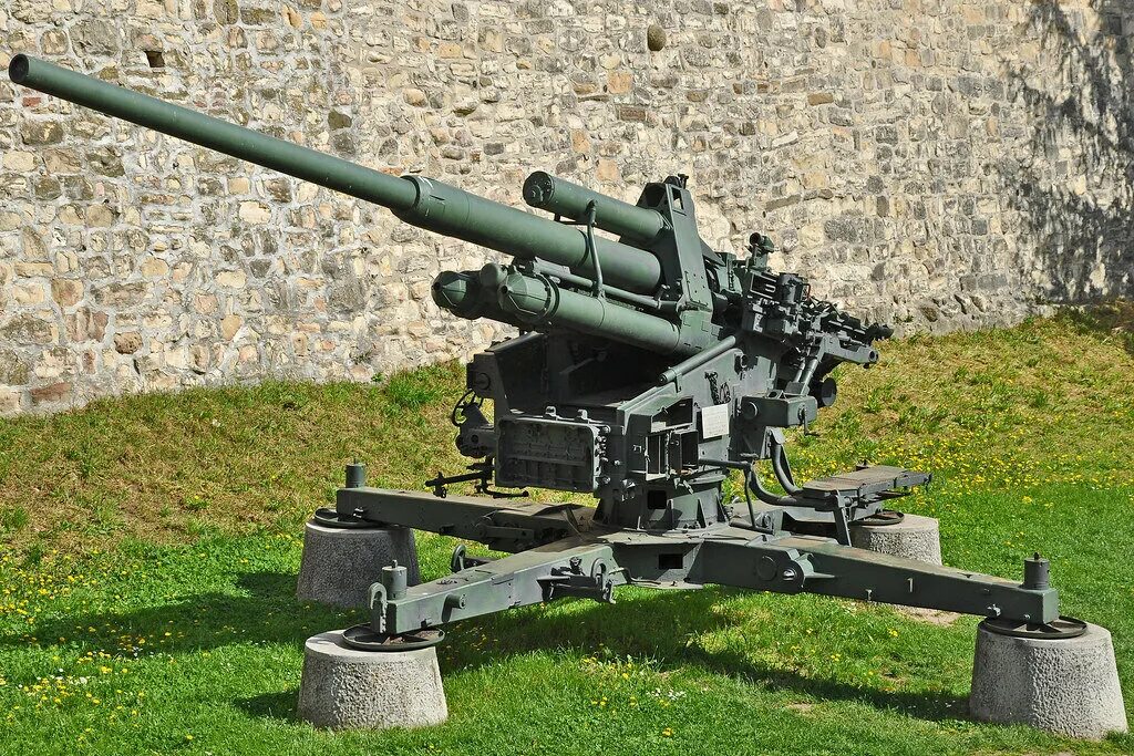Флак 5. Flak 38 105mm. 105-мм зенитки flak 38. 105 мм зенитное орудие flak. флак 38 зенитка 105 мм.