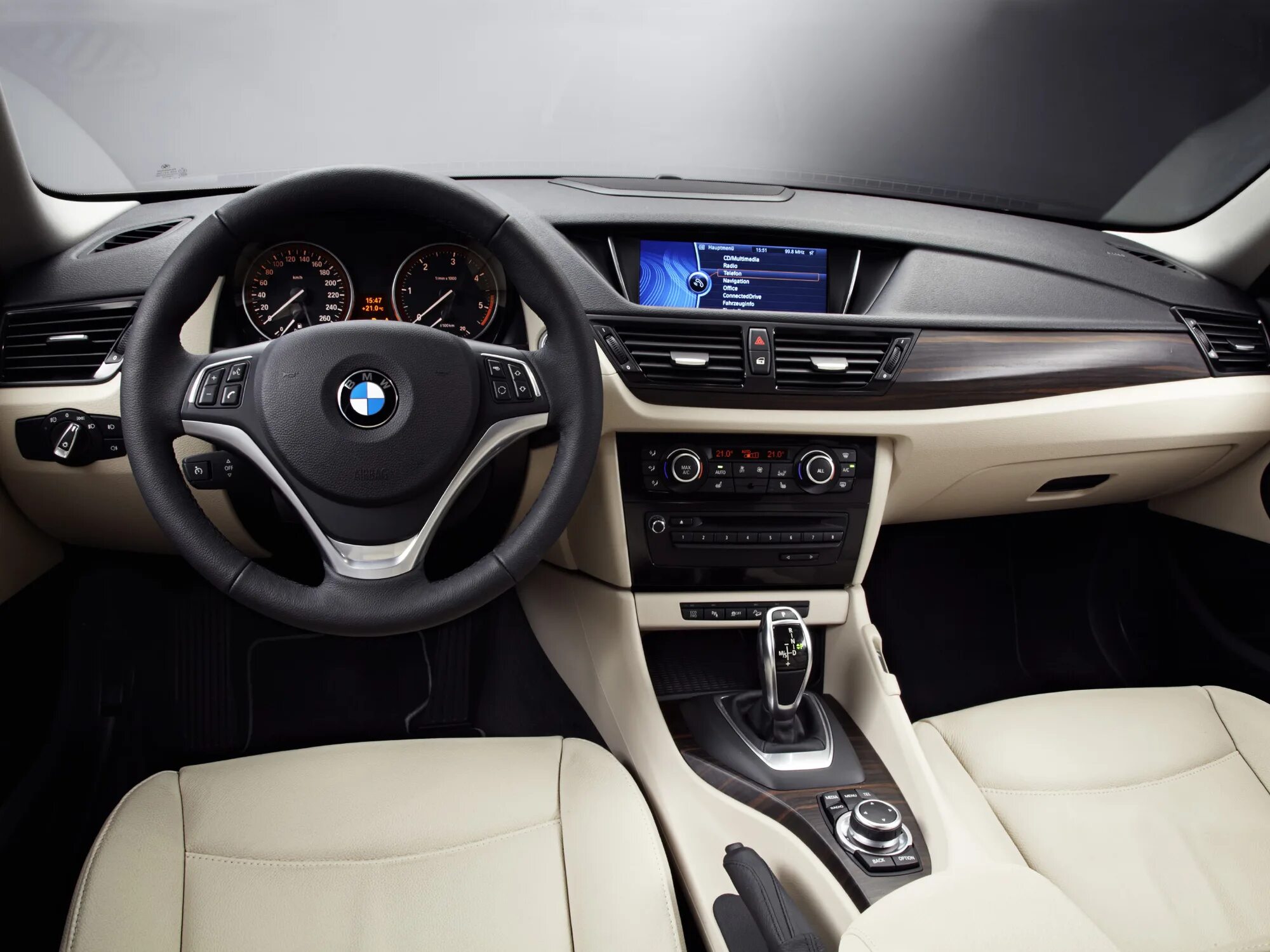 X1 3 d 5. BMW x1 салон. BMW x1 2014 e84. BMW x1 2012 салон. BMW x1 2015 салон.