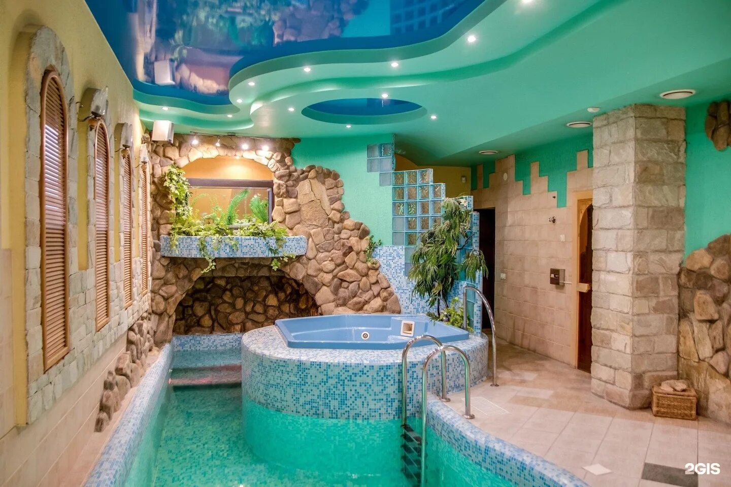 Самарская улица баня. Баня сауна Чкалова 90а. Самара улица Чкалова 90а Wellness Spa Grotto. Сауна Grotto Самара. Сауна с джакузи.